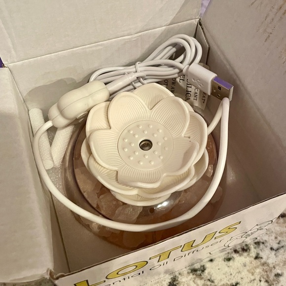 NIB Lotus Vyaime Salt Lamp Essential Oil Diffuser - Picture 7 of 8